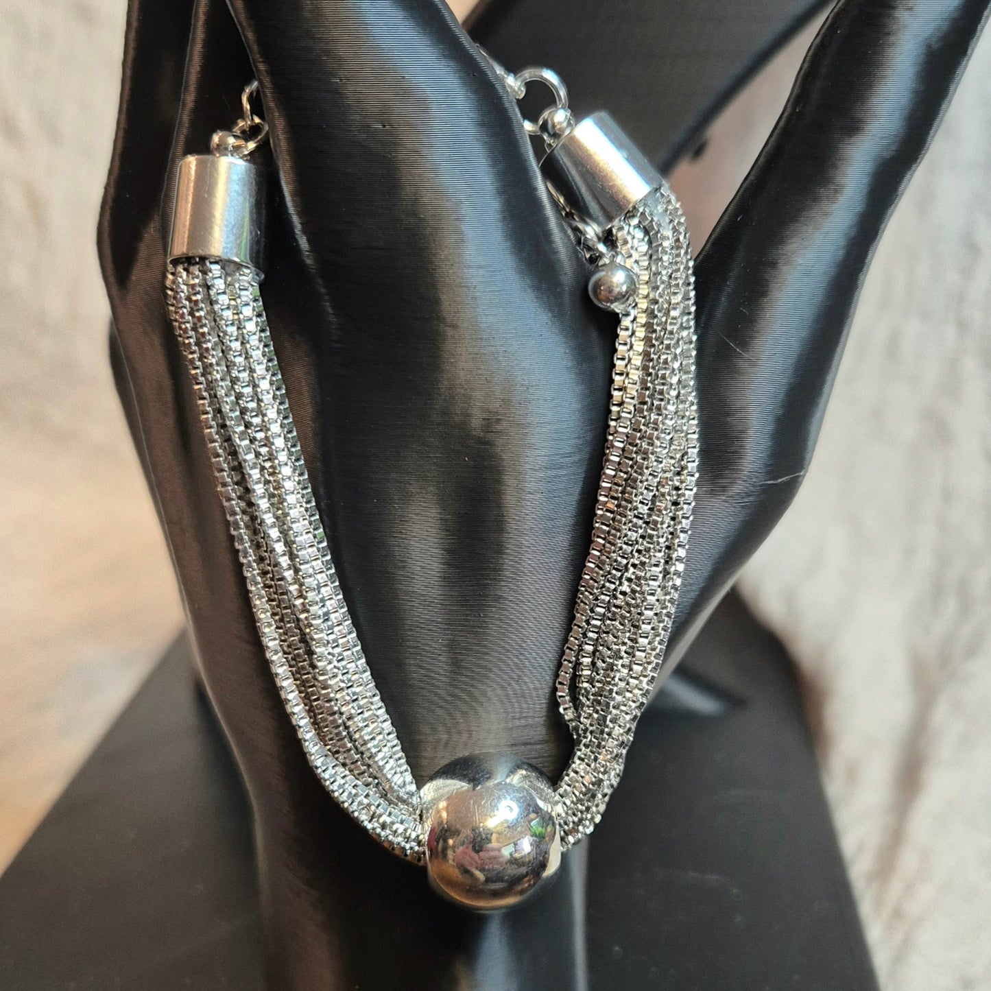 Armband mit Kugel