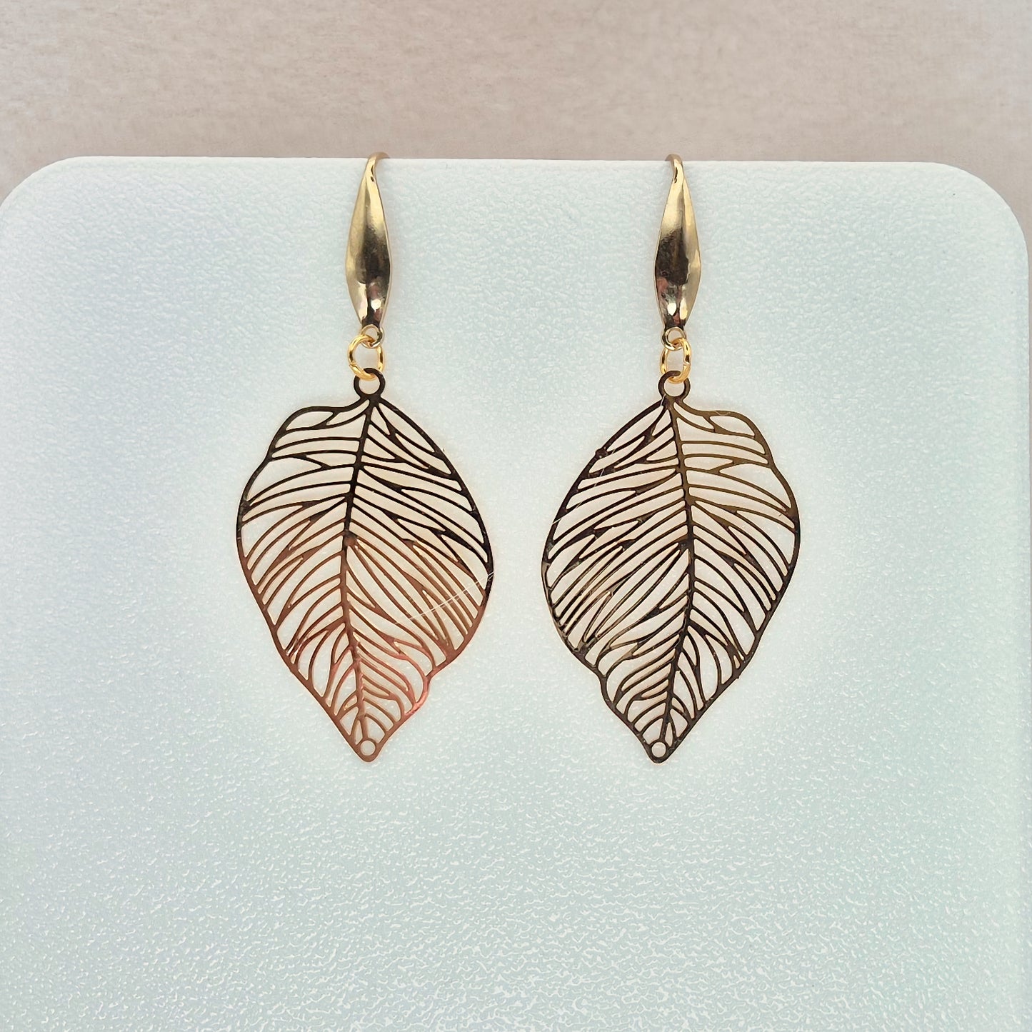 Ohrring Blatt in Gold