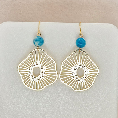 Ornament Ohrringe mit Jade Perle in Gold