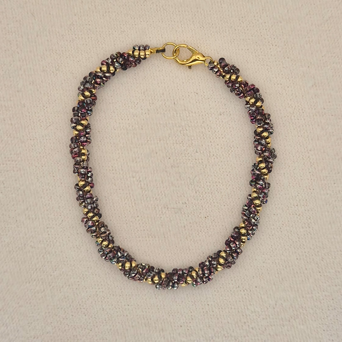Armkette Spiral in Lila/Gold