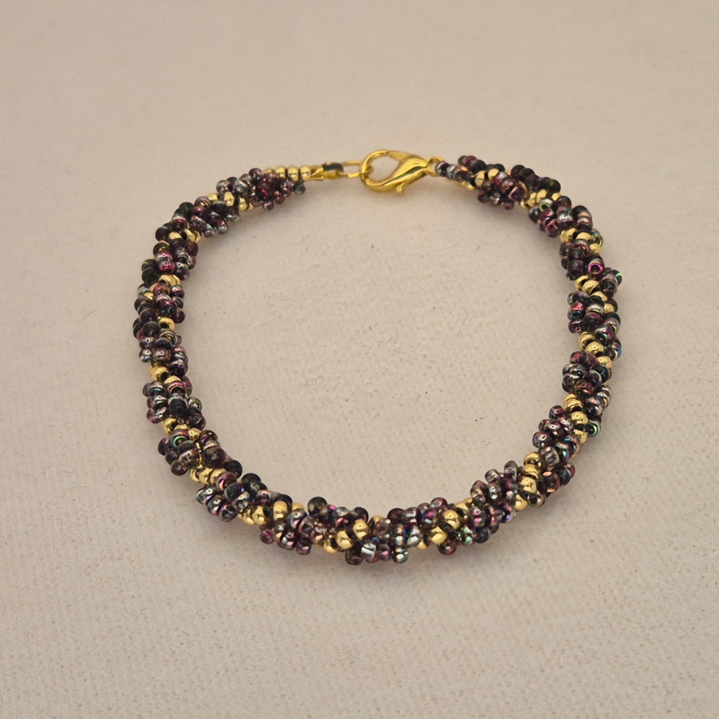 Armkette Spiral in Lila/Gold