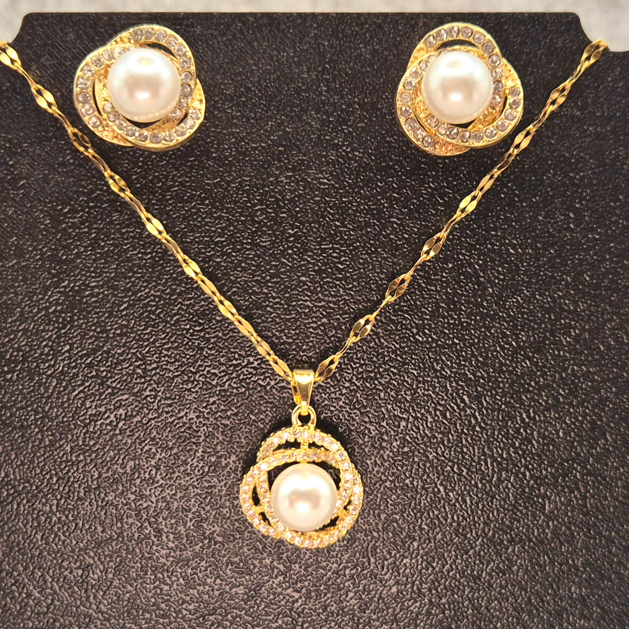 Ohrring und Kette mit Perle im Set