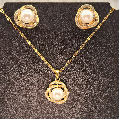 Ohrring und Kette mit Perle im Set