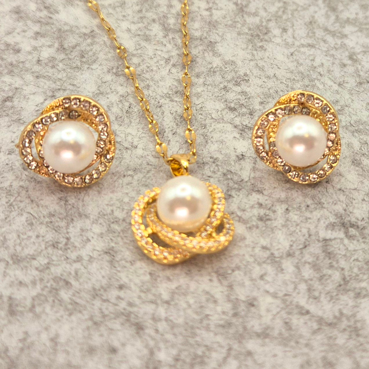 Ohrring und Kette mit Perle im Set