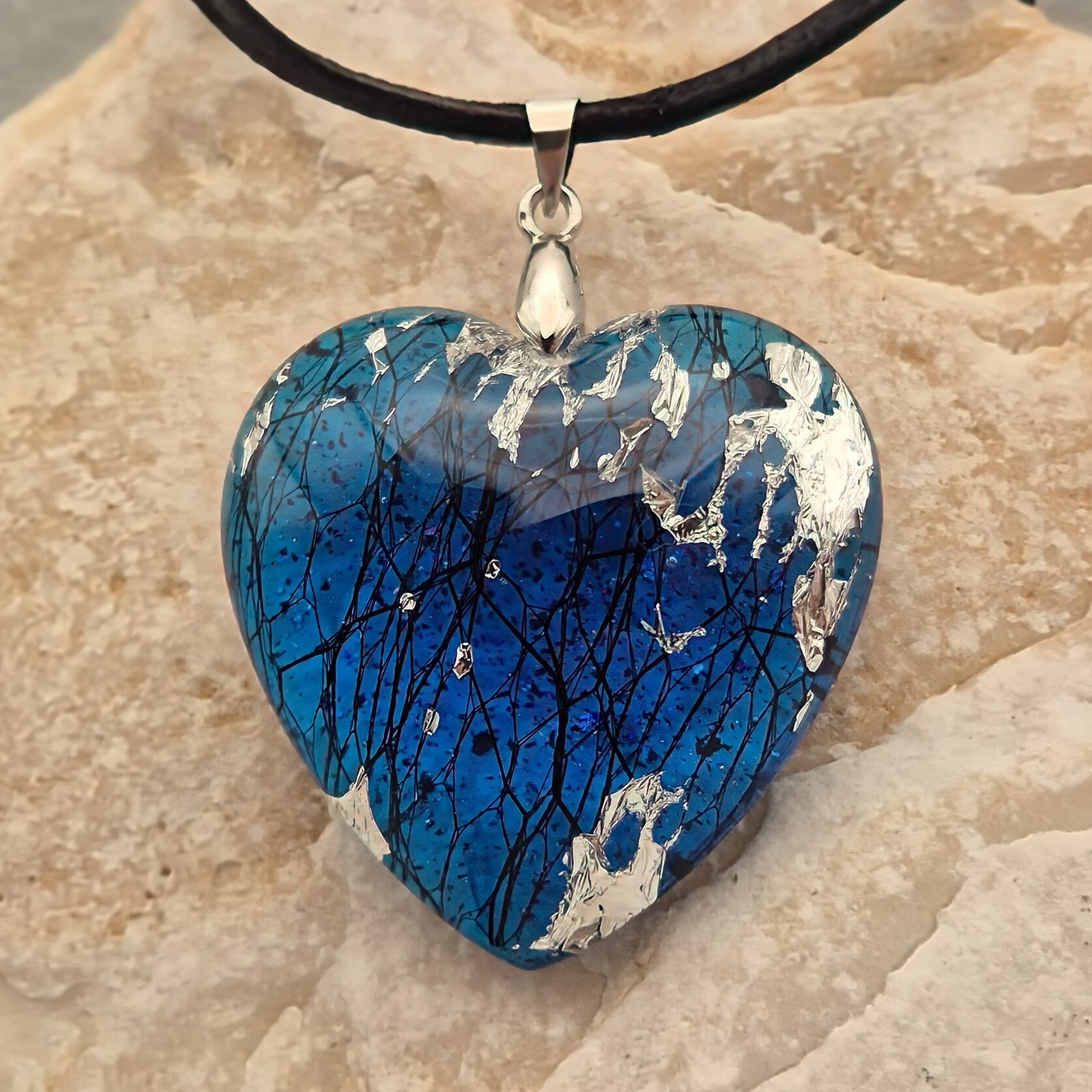 Kette mit Anhänger Blau